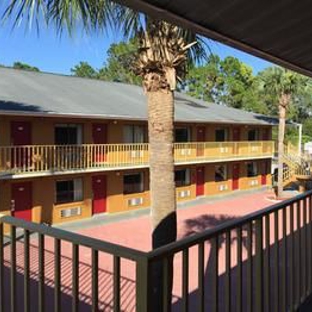 Country Hearth Inns and Suites - Kissimmee, FL