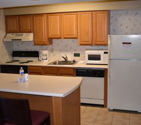 Hawthorn Suites by Wyndham Wichita East - Wichita, KS