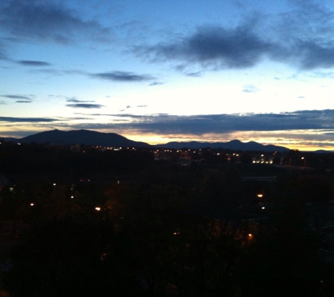 Sheraton Roanoke Hotel & Conference Center - Roanoke, VA