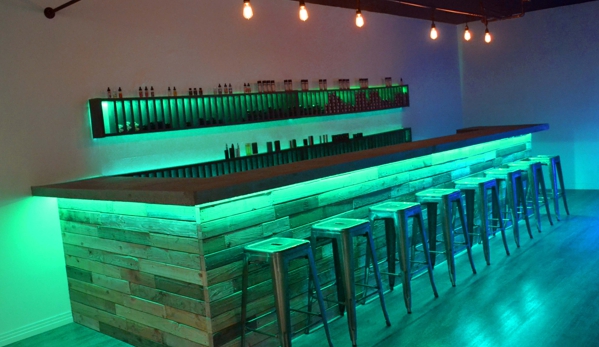 Charlie's Vape Bar & Lounge - Encino, CA