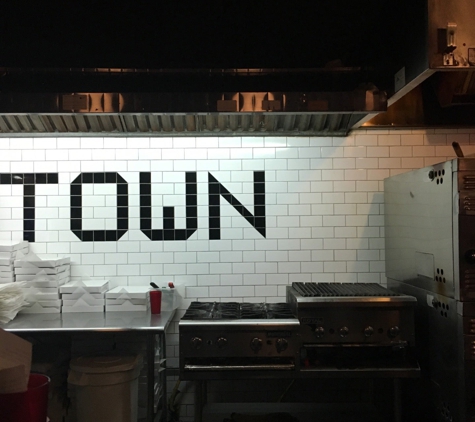 Town Pizza Beer & Wine - Los Angeles, CA