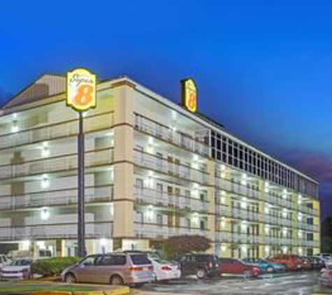 Super 8 by Wyndham Memphis/Dwtn/Graceland Area - Memphis, TN