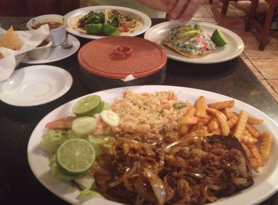 Mariscos Los Arcos - Van Nuys, CA