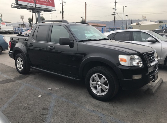 Black and White Auto Body Center - North Hollywood, CA