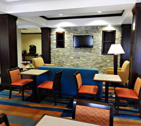 Fairfield Inn & Suites - Slippery Rock, PA