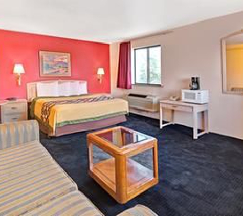 Super 8 by Wyndham Albuquerque West/Coors Blvd - Albuquerque, NM