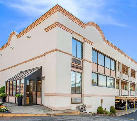 Super 8 by Wyndham Meadowlands - Carlstadt, NJ