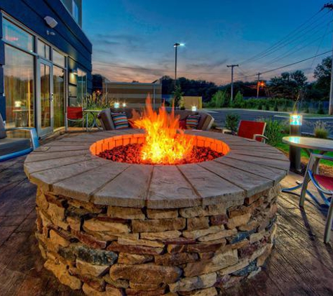 Fairfield Inn & Suites - Jackson, TN