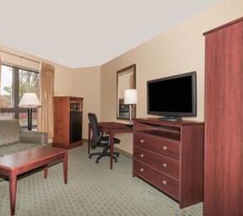 Days Inn by Wyndham Utica - Utica, NY