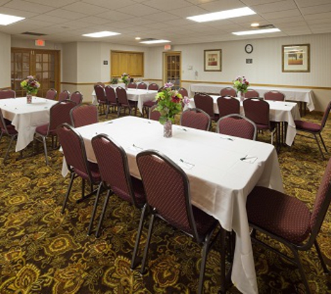 Country Inns & Suites - Germantown, WI