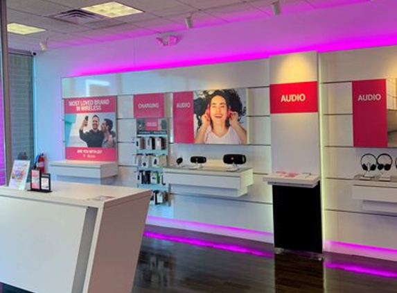 T-Mobile - Maplewood, MO