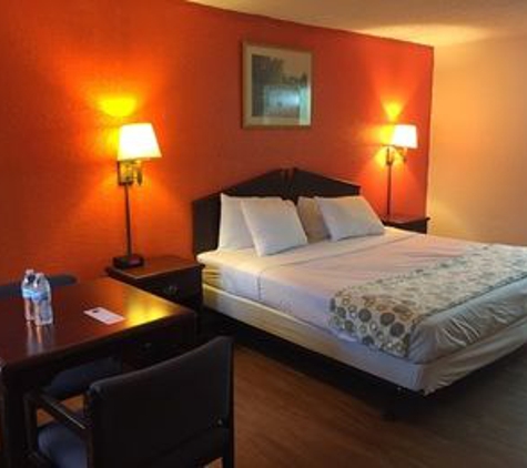 Country Hearth Inns and Suites - Kissimmee, FL