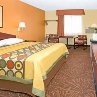 Super 8 by Wyndham Castle Rock Colorado - Castle Rock, CO