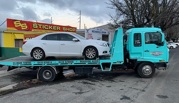 Zelukovic John Smash Repairs & Towing Service