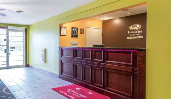 Econo Lodge - Eau Claire, WI