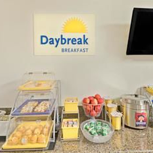 Days Inn by Wyndham Overland Park/Metcalf/Convention Center - Overland Park, KS