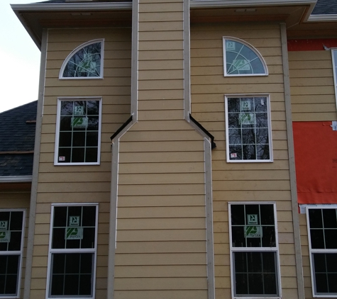 Forrester Construction - Vancouver, WA. Cathlamet, Wa.
Windows soffit, freeze board crown molding, siding installation