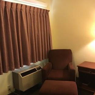 Norwood Inn & Suites - Burnsville, MN