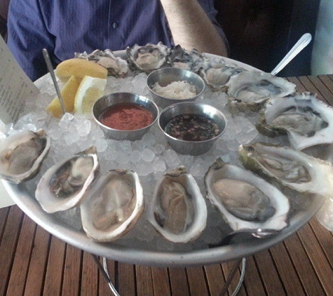 L & E Oyster Bar - Los Angeles, CA