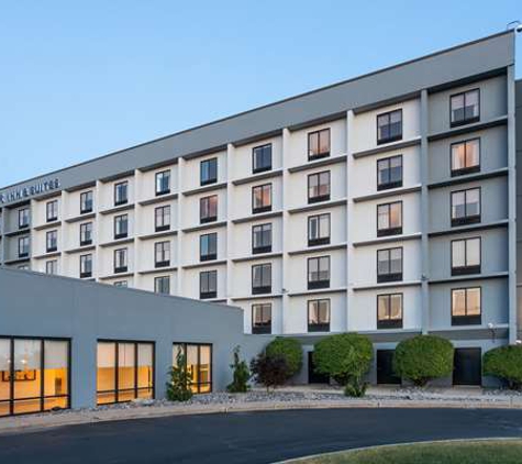 Comfort Inn & Suites Buffalo Airport - Buffalo, NY