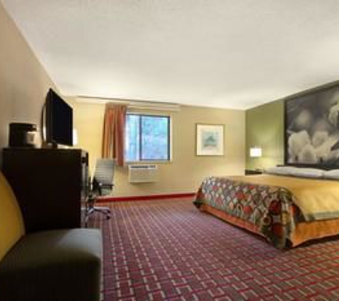 Super 8 by Wyndham Homewood Birmingham Area - Homewood, AL