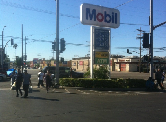 Mobil - North Hills, CA