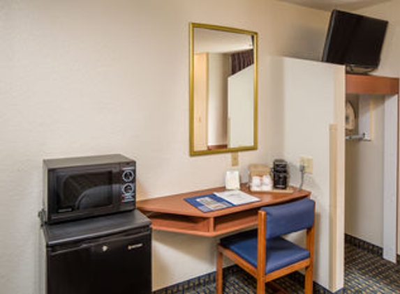 Microtel Inn & Suites by Wyndham Leesburg/Mt Dora - Leesburg, FL