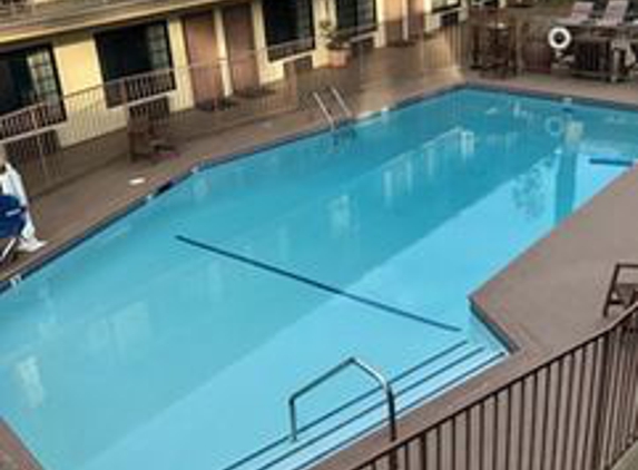 Studio City Court Yard Hotel - Studio City, CA