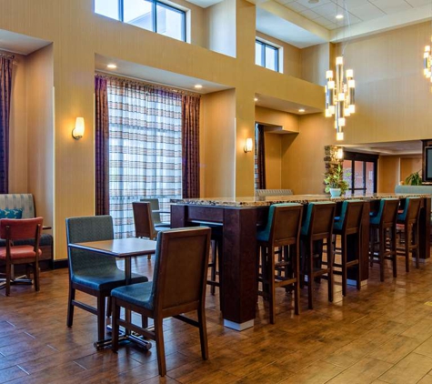 Hampton Inn & Suites Bakersfield/Hwy 58, CA - Bakersfield, CA