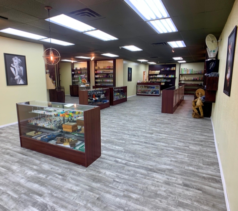 Buzzin Smoke & Vape Shop - Tulsa, OK