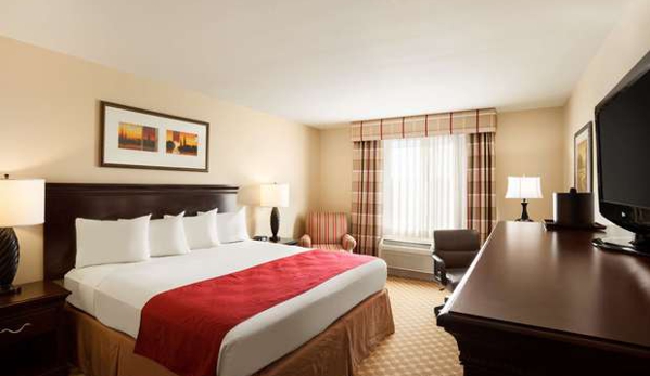 Country Inns & Suites - Brookfield, WI