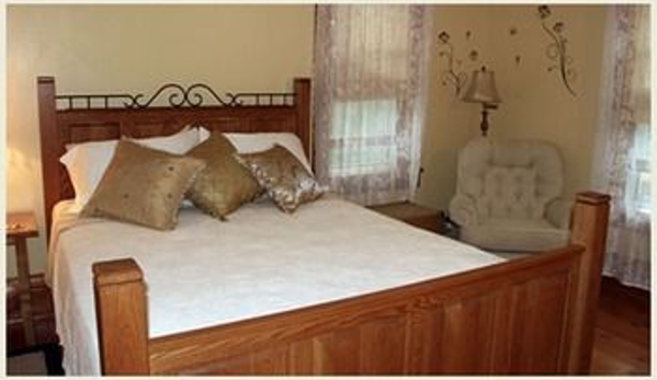 Lindsay House Bed & Breakfast - Manawa, WI