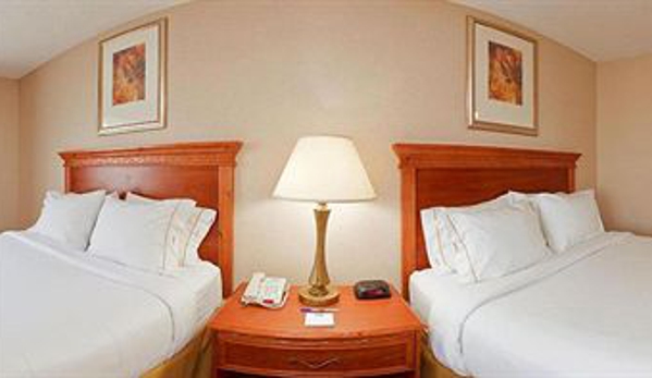 Holiday Inn Express & Suites Detroit - Utica - Utica, MI