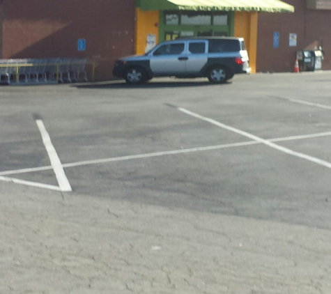 R Supermarket - Temple City, CA. Parking lot
