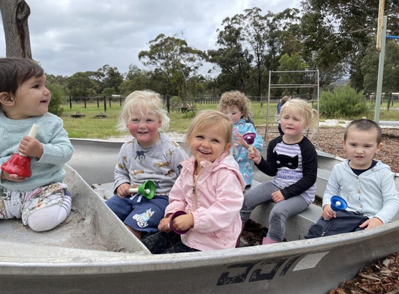 Eton Farm - Serpentine, WA. Our Tutus rowing their boat !