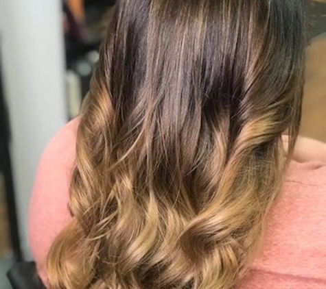 Studio 180 Hair And Body - Muscatine, IA