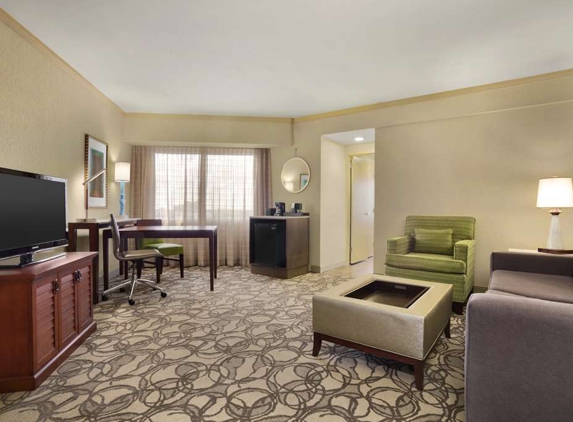 Embassy Suites by Hilton San Antonio Airport - San Antonio, TX