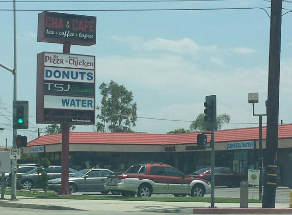 Sir Pizza 'N' Chicken - El Monte, CA. Business sign in plaza