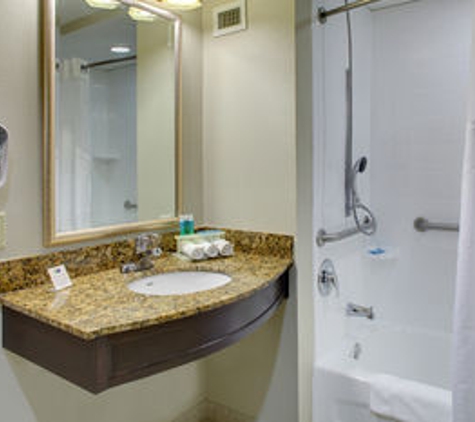 Holiday Inn Express & Suites Miami-Kendall - Miami, FL