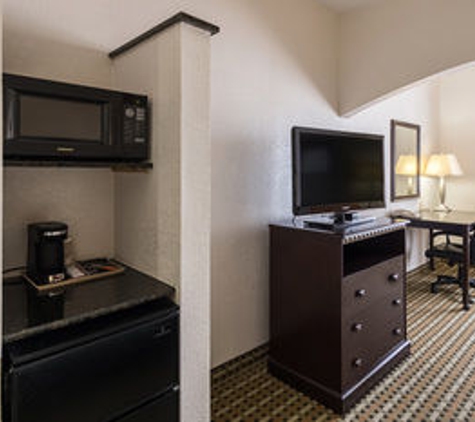 Quality Suites Burleson - Ft. Worth - Burleson, TX