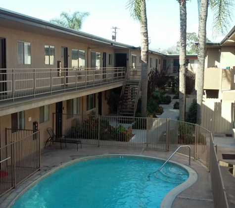 Ramona Palms Apartments - Bellflower, CA