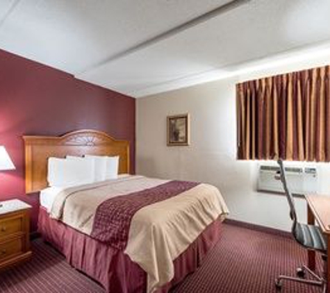 Pigeon Forge Inn and Suites - Pigeon Forge, TN