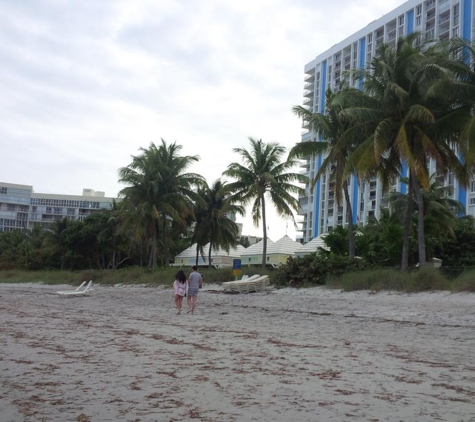 Key Biscayne Beach Club - Key Biscayne, FL