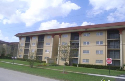 Del Oro Apts 7001 Nw 16th St Plantation Fl 33313 Yp Com