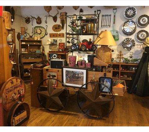 Red Door Antiques - Farmersville, TX