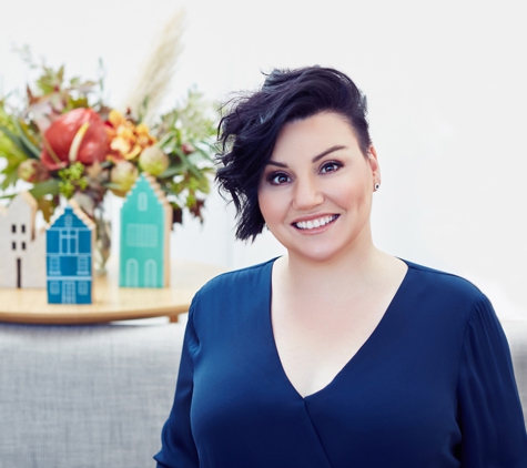 Peta Stewart - Lavington, NSW. Peta Stewart Conveyancing - Property expert