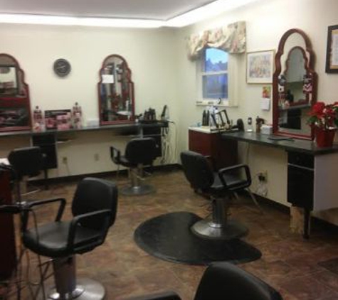 Deb's Crystal Room & Men's Salon - Blissfield, MI