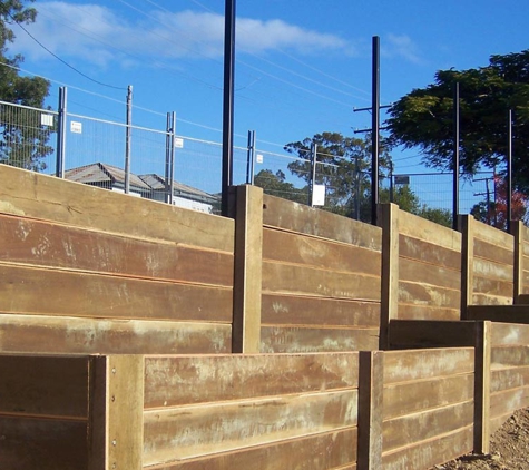 Fenceline (QLD) - Landsborough, QLD. Retaining Walls