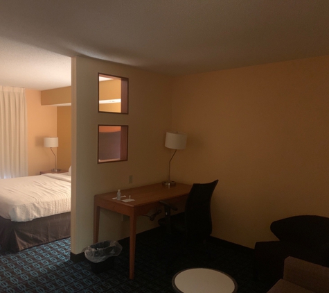 Fairfield Inn & Suites - Kansas City, MO