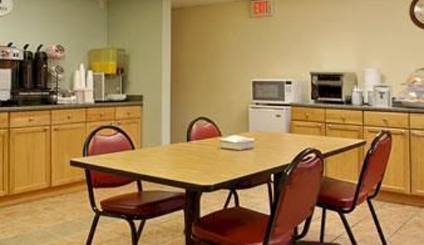 Super 8 by Wyndham Stamford/New York City Area - Stamford, CT